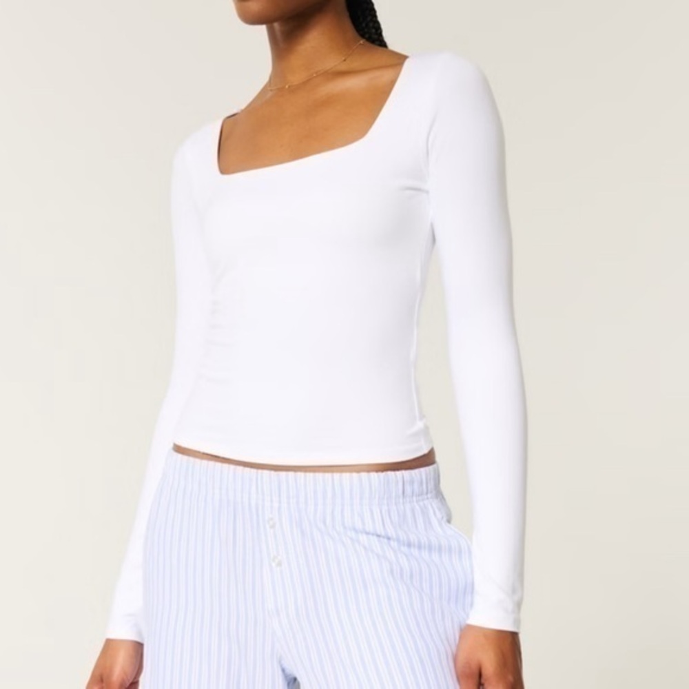 FOREVER 21 SOFT STRETCH SEAMLESS FABRIC SQUARE-NECK TOP M